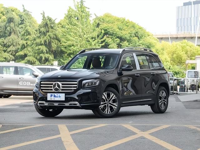 奔驰GLB惊艳亮相,全新外观设计,内饰更豪华搭载2.0T发动机+四驱