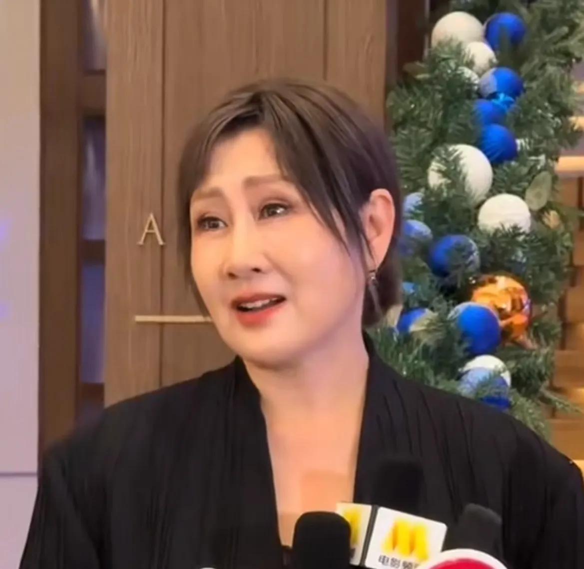 63岁张凯丽穿“不得体”短裤火上热搜，刘晓庆的话，终于有人信了