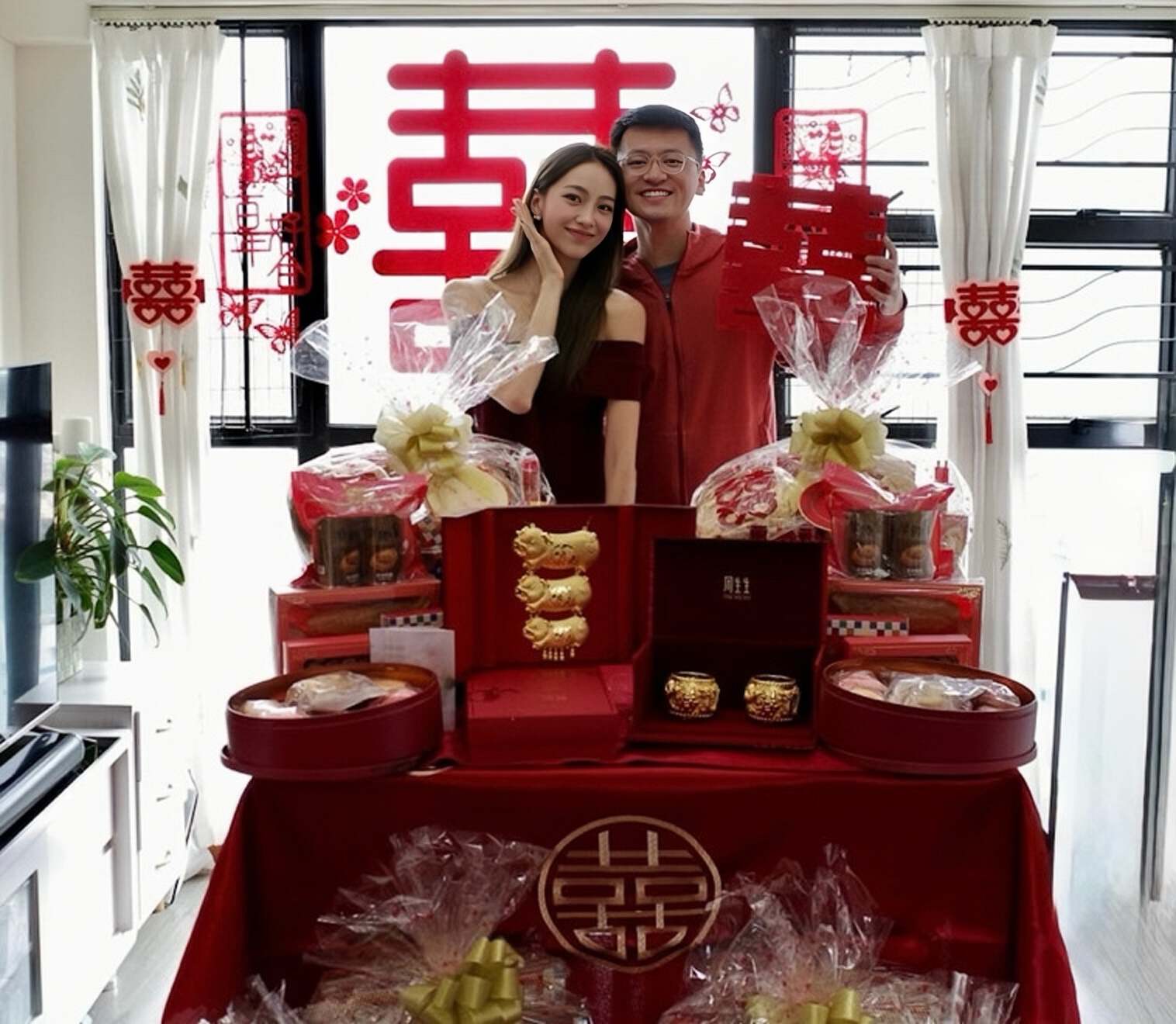 恭喜！28岁TVB长腿女神宣布结婚，举行过大礼各种金器摆满桌