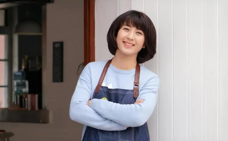 脸疼不疼？人民网彻查后，闫学晶首现身再传噩耗，这回真洗不白了