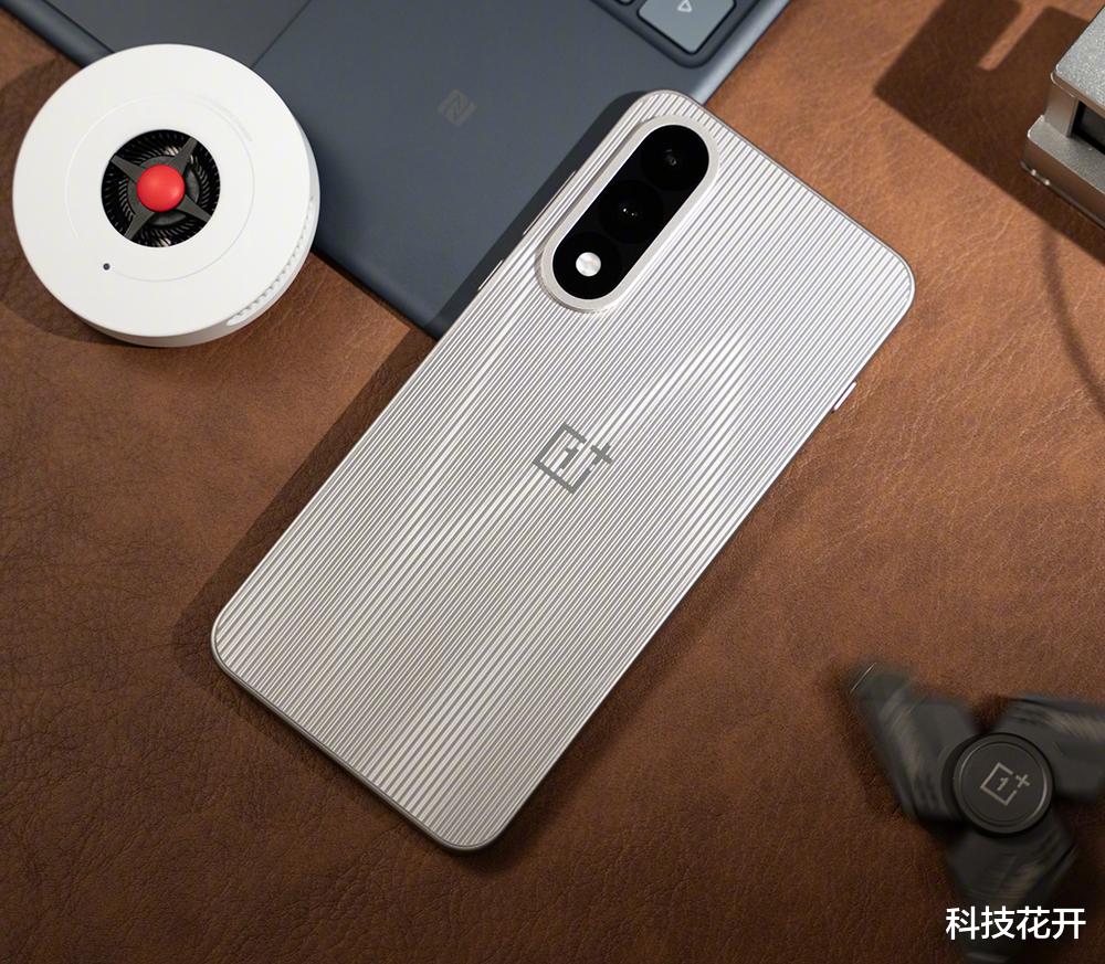 OPPO终于“摊牌了”!天玑9400+旗舰才卖1911元,等等党狂喜