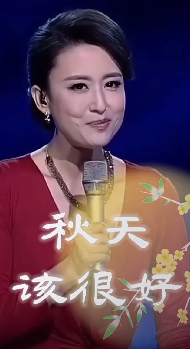 张蕾红裙优雅主持，气质美貌尽显