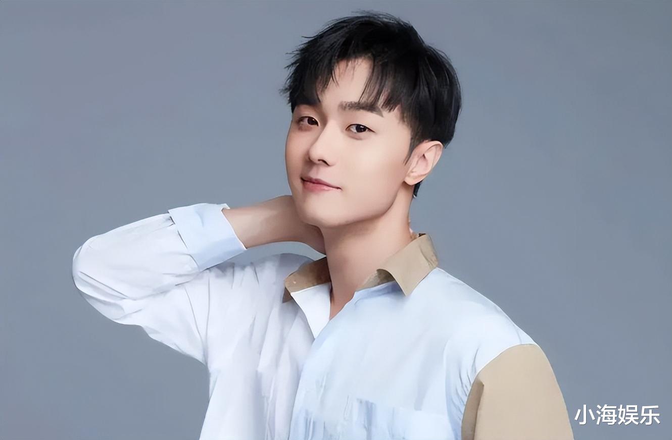 知名男星拍戏晕倒请假，后被发现和女友逛街，剧组暴怒不再合作