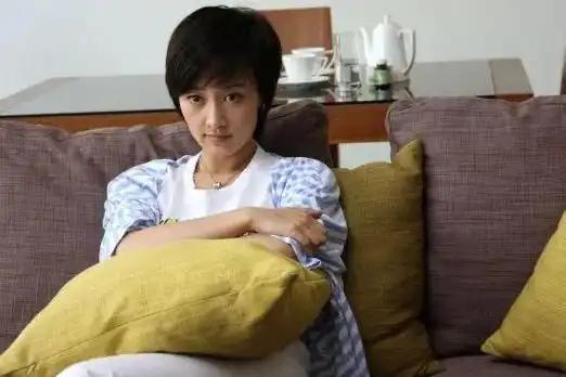 她曾是央视一姐,身材好颜值高,却被曝私生活混乱,绯闻不断