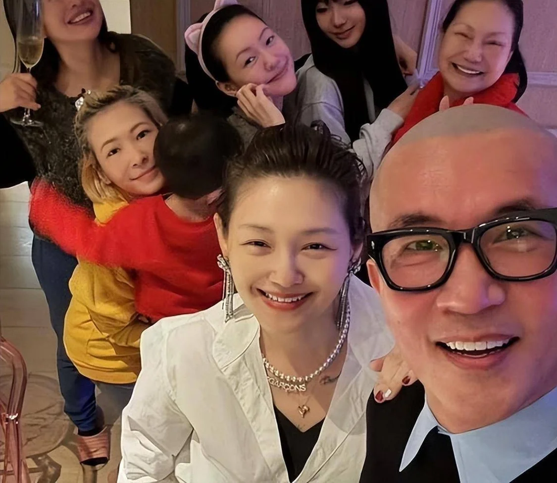 同样是爱人离世，对比守在大S墓前的具俊晔，辛柏青做法好多了