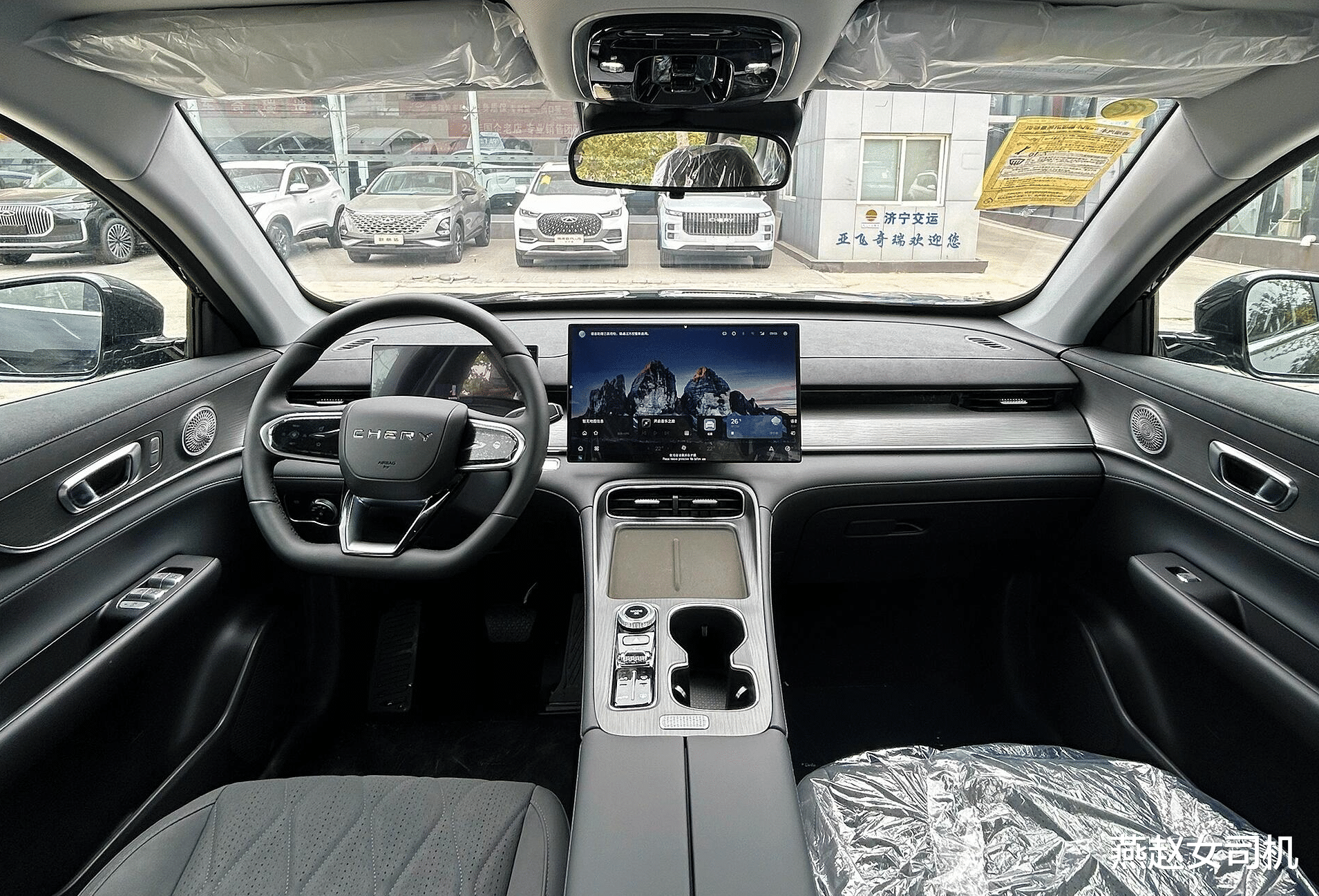 瑞虎8 PLUS乘风版实车到店,换全新前脸+浅云灰配色,配197马力