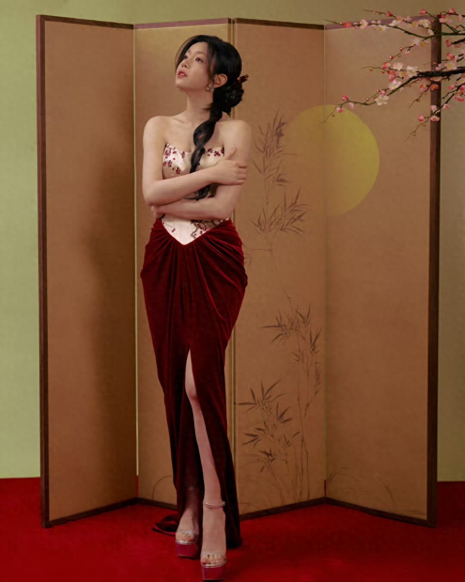 陈妍希今日份营业写真，身材超级棒，气质绝了