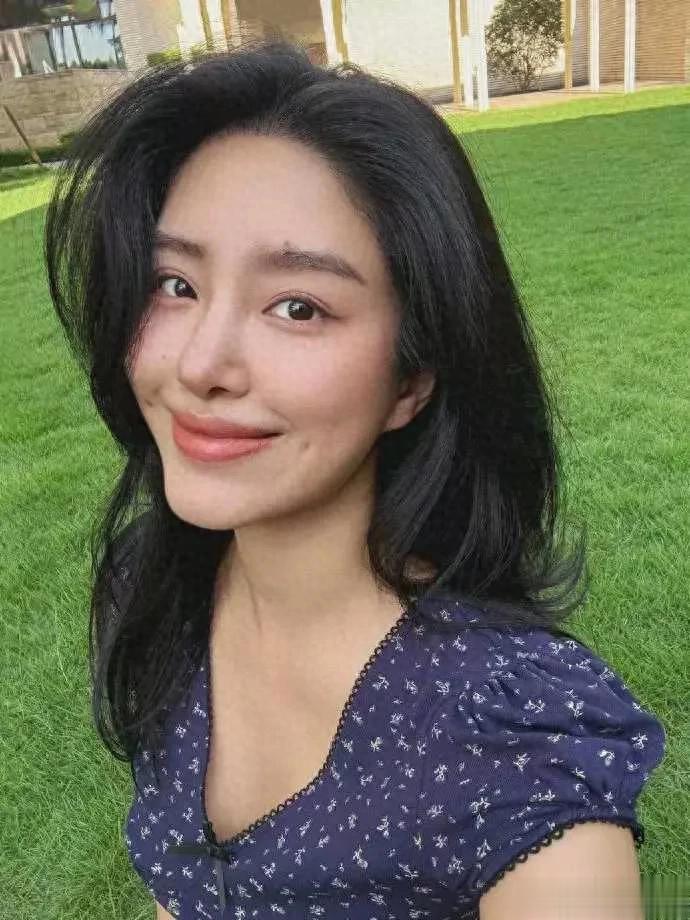 杨采钰破防回怼网友！被曝没领证给人当小老婆，本人反驳：离大谱