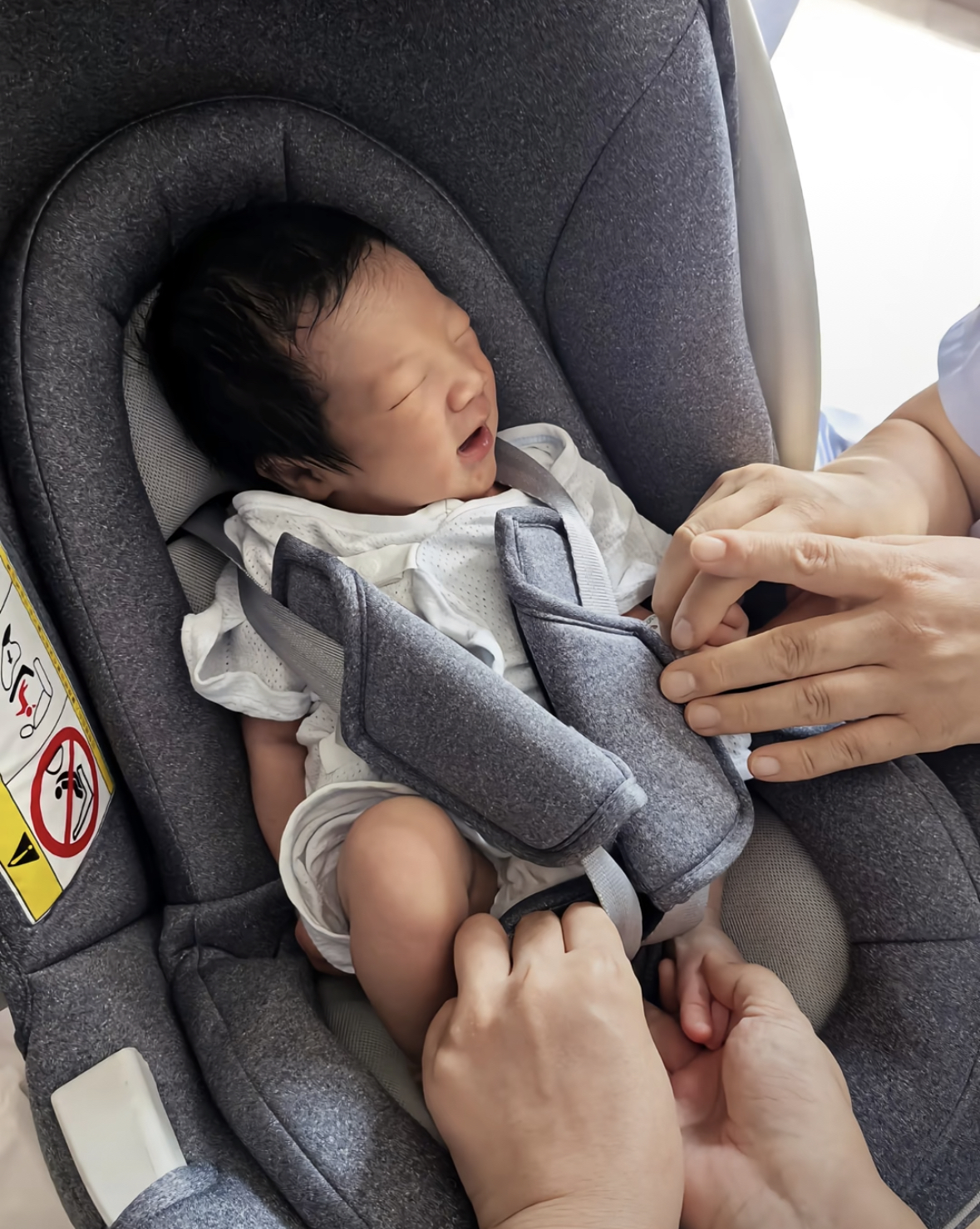 乔杉官宣三胎儿子出生，一家五口同框幸福满溢，宝宝正面照曝光