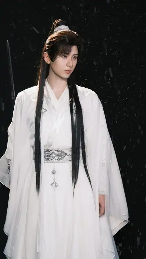 成毅风波持续发酵,知名演员本想说句公道话,不料肖战突被牵连