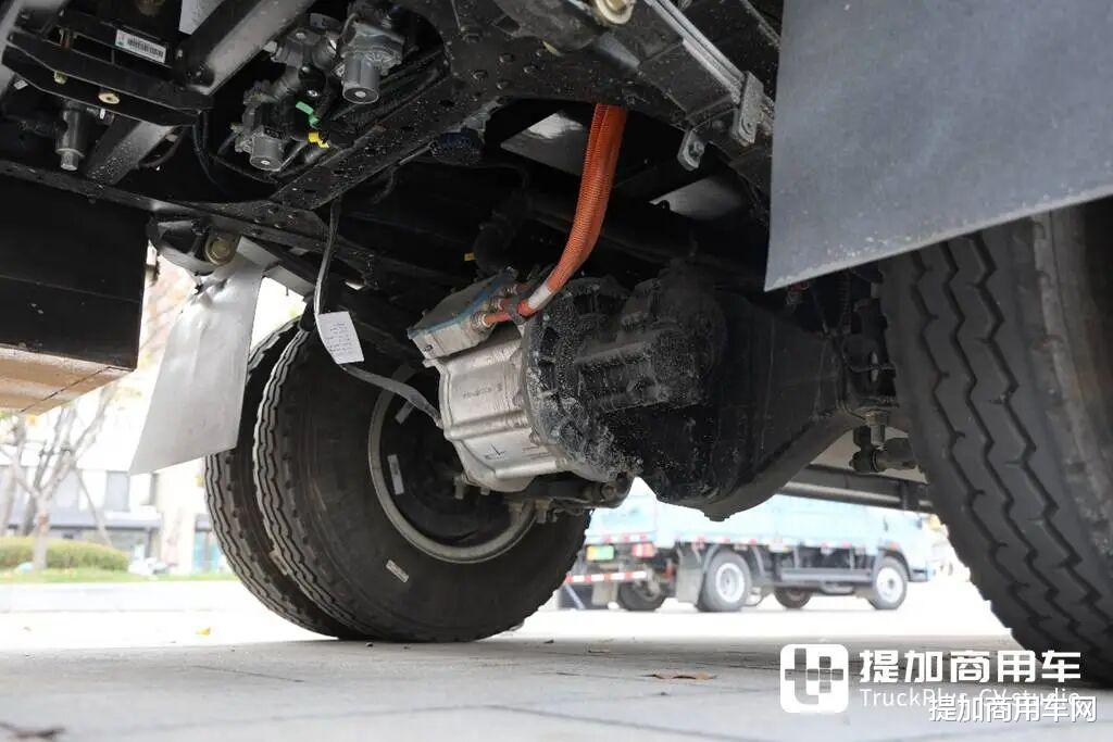 大电量高承载，满足宽体车需求，重汽悍将黄绿牌纯电轻卡实拍