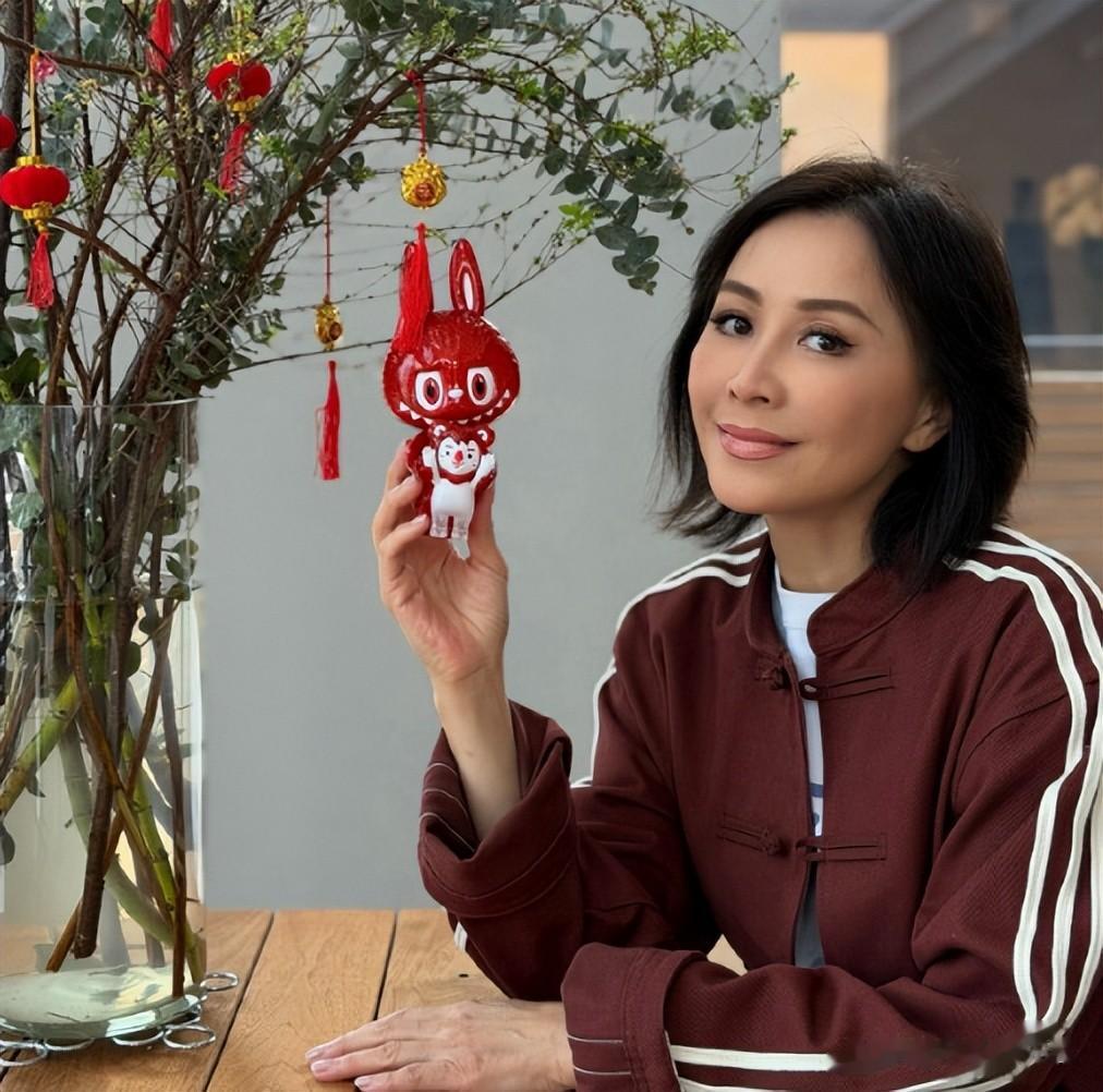 63岁梁朝伟做出回应,坦白居住日本原因,难怪结婚17年丁克不生