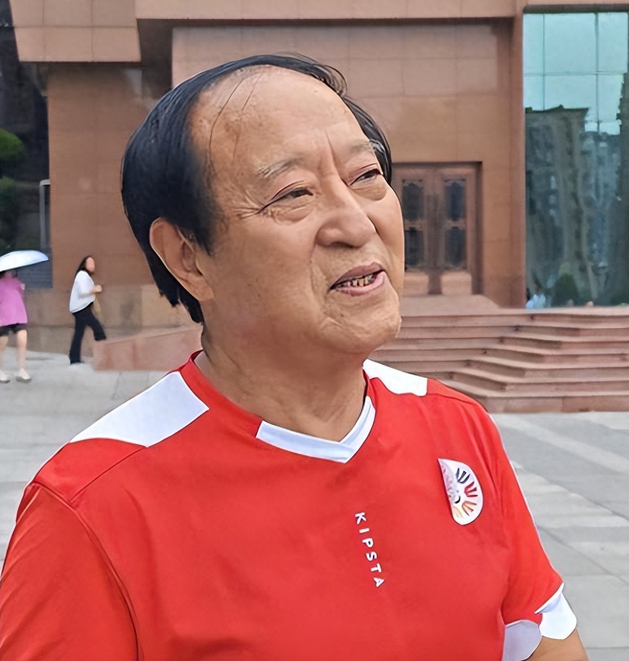 牛群也没想到，折腾半生家产尽失，如今美国毕业的儿子成晚年依靠