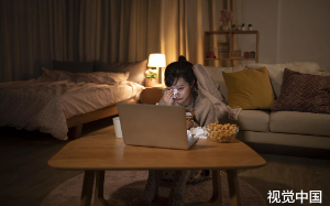 老婆抛下胃癌晚期的我去找初恋，导致我女儿惨死，我也死后，她疯了