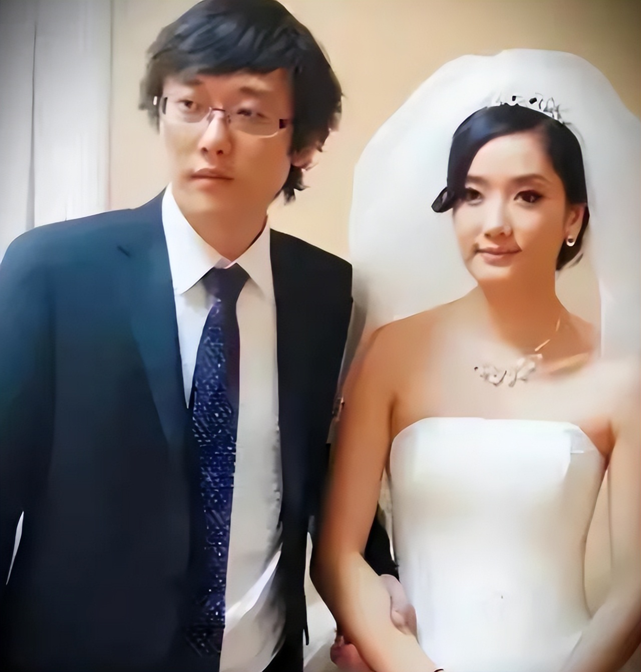 “手表风波”6月后，曾毅传来新消息，终究步入了李易峰后尘