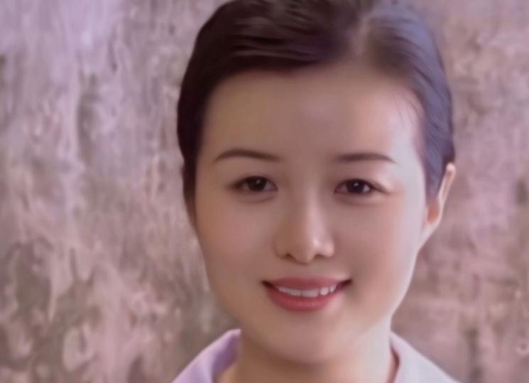 二婚嫁大13岁杜志国后,定居武汉素面朝天很自信,继子杜淳成心病