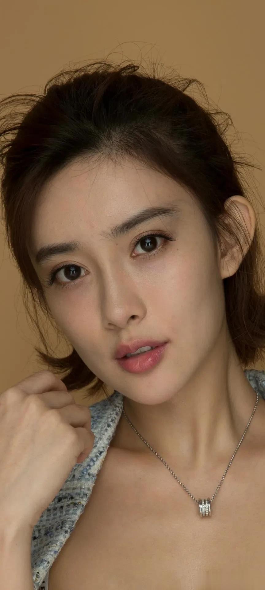 明星高清脸图｜孟子义，抹胸裙配外套，造型超有范