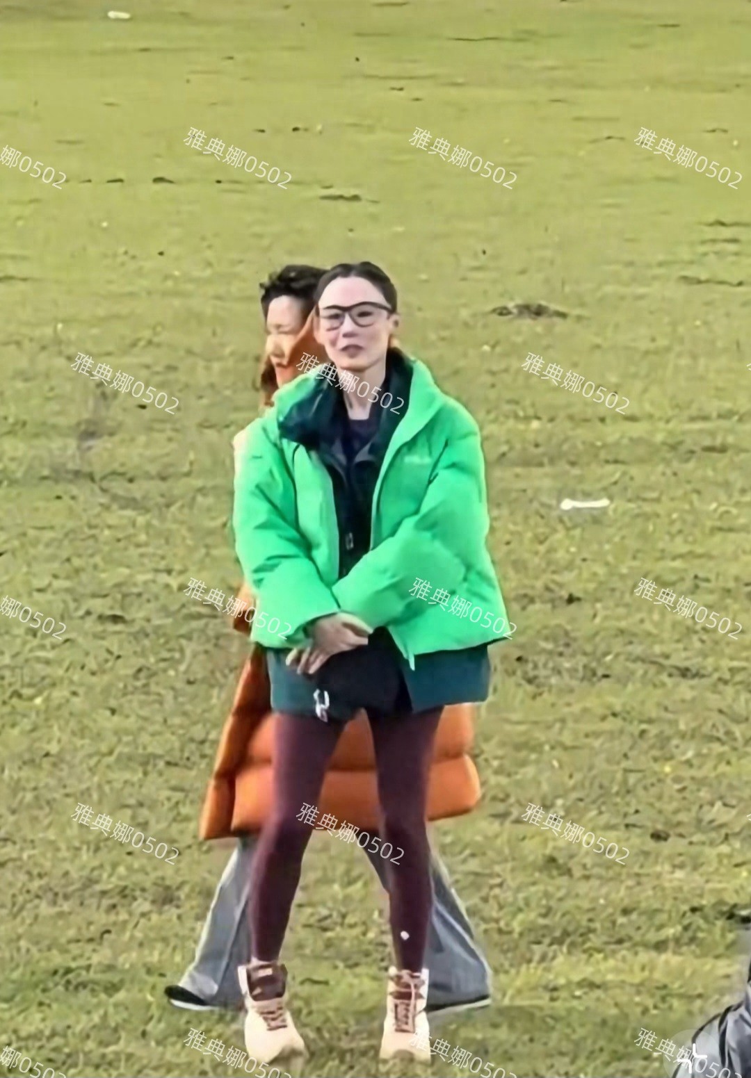 张柏芝内蒙草原录综艺心情大好,但她脸很僵貌似没有以前好看了!