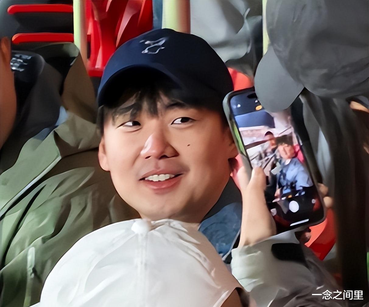 郭麒麟现身天津球赛，复胖20斤引关注，粉丝怼脸拍仍保持淡定