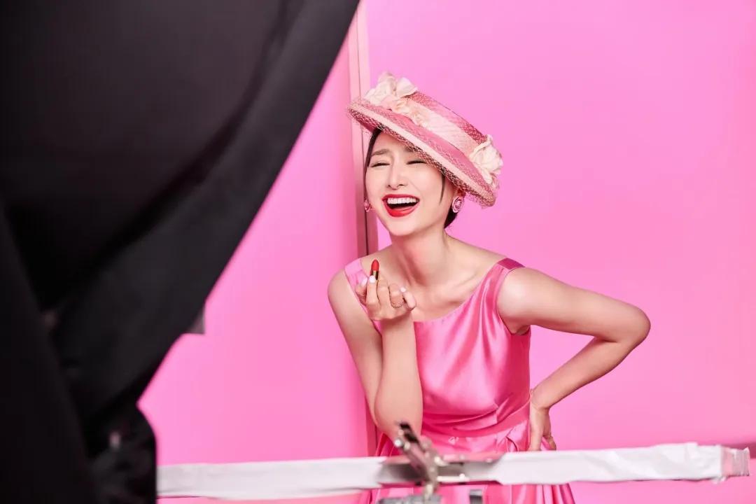 TVB最佳女配角台风日通宵赶拍宣传片，一人三角获赞演技大爆发