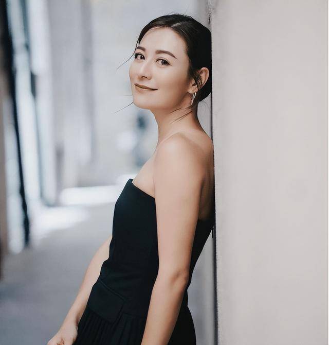 香港知名女星谈曾被要求拔掉全部牙齿再出道，与公司打7年官司