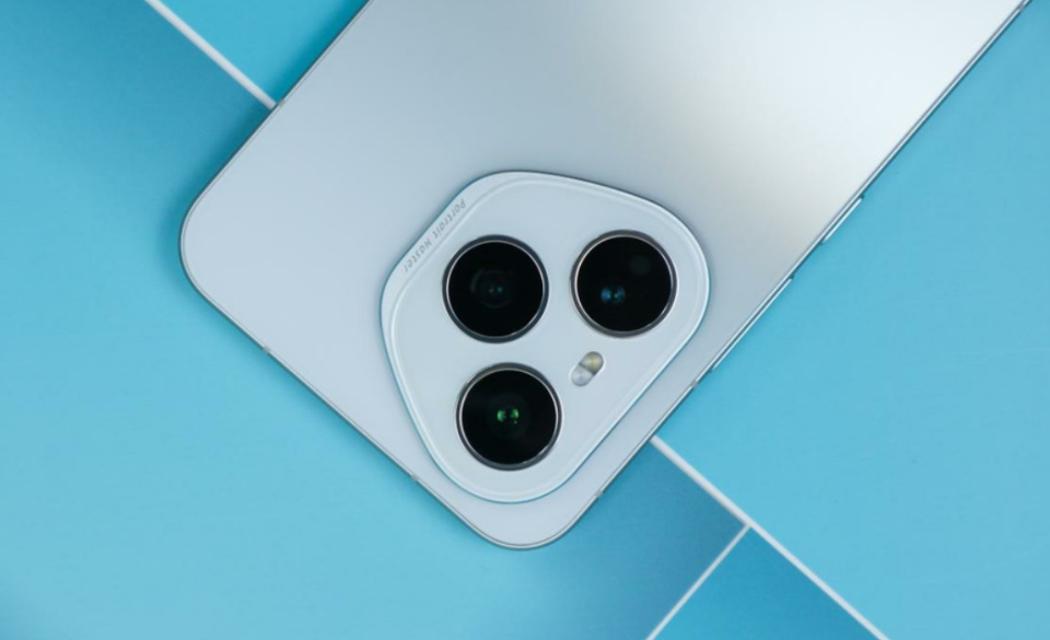 荣耀顶不住了,7200mAh+2亿像素+50倍变焦,高配旗舰跌至新低价