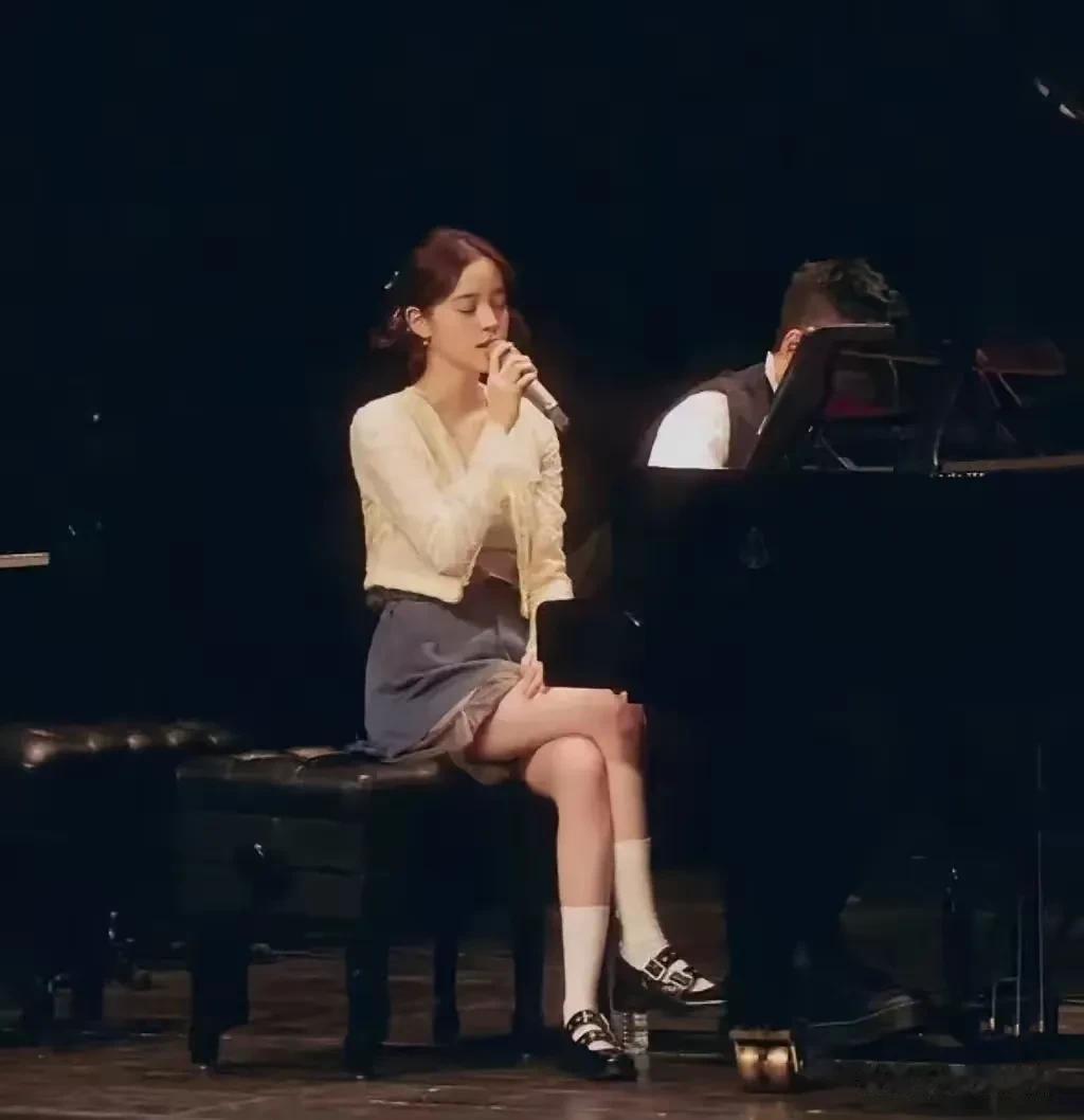 欧阳娜娜身材又白又瘦，内娱洛丽塔，多少男粉为她疯狂。