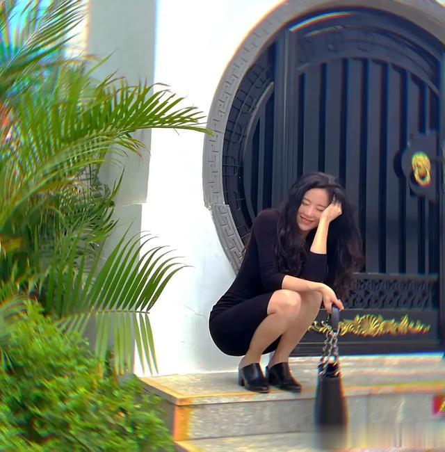 她不把范冰冰甩18条街啊？可惜就是没红，但年轻时美貌是公认的