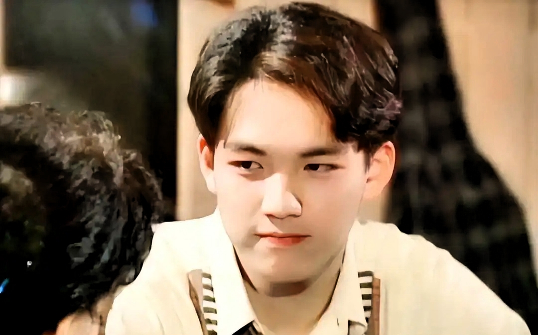 52岁钟汉良近照曝光，摆摊卖菜白发藏不住，状态引唏嘘