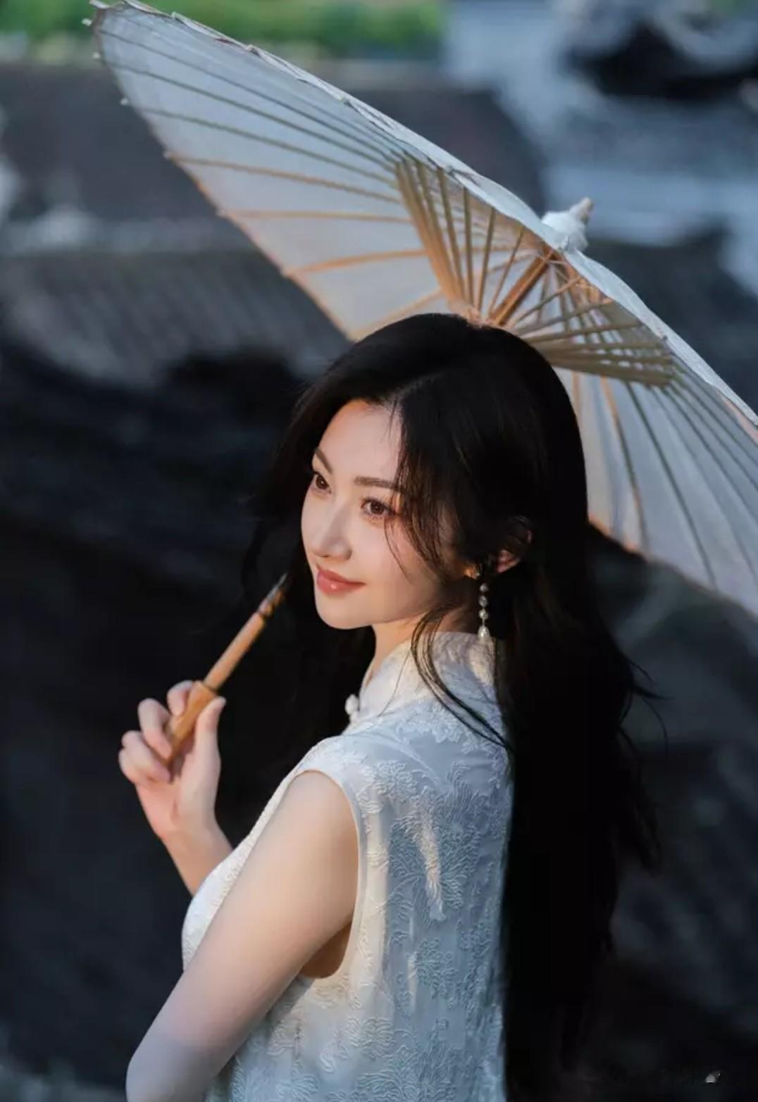 景甜旗袍照为何成全网审美焦点