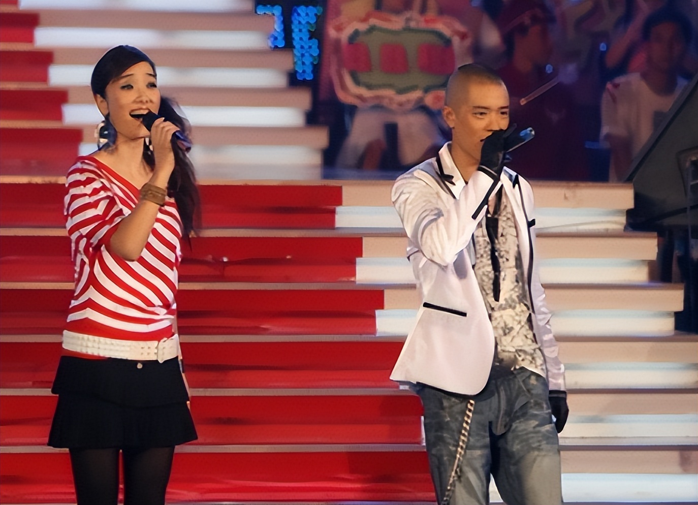 临近年关，凤凰传奇高调官宣喜讯，网友：恭喜，终于等到了这一天