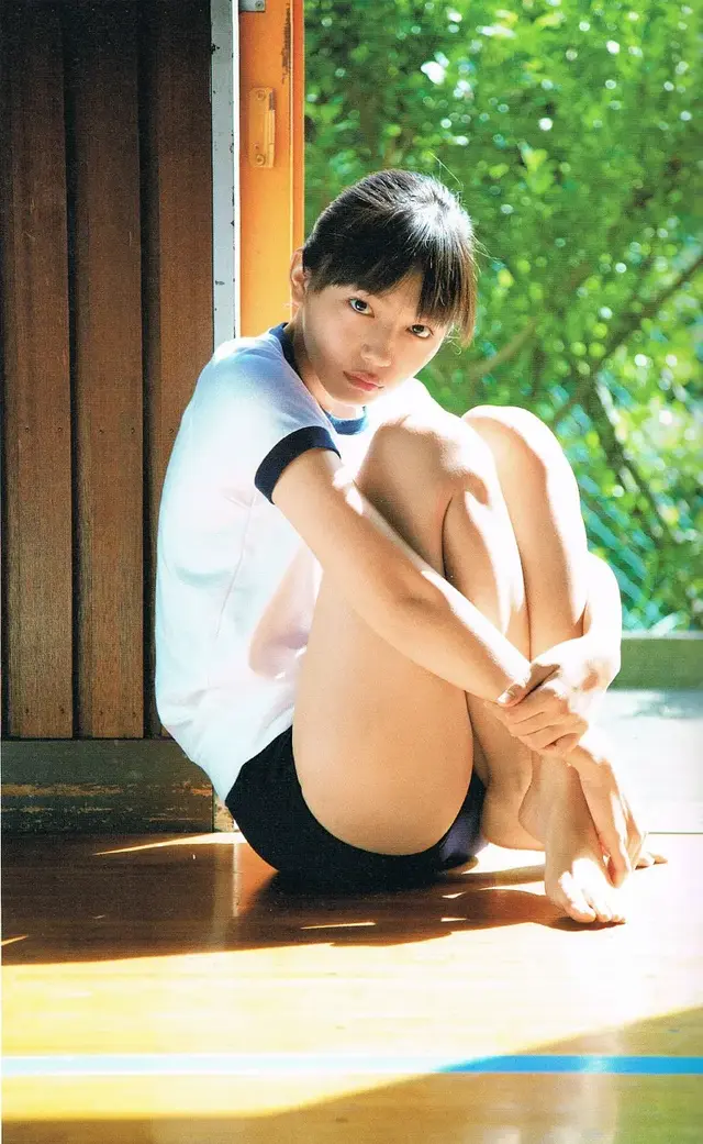 川口春奈:她是日本超典型的日本美少女 大眼圆脸,身材火辣辣