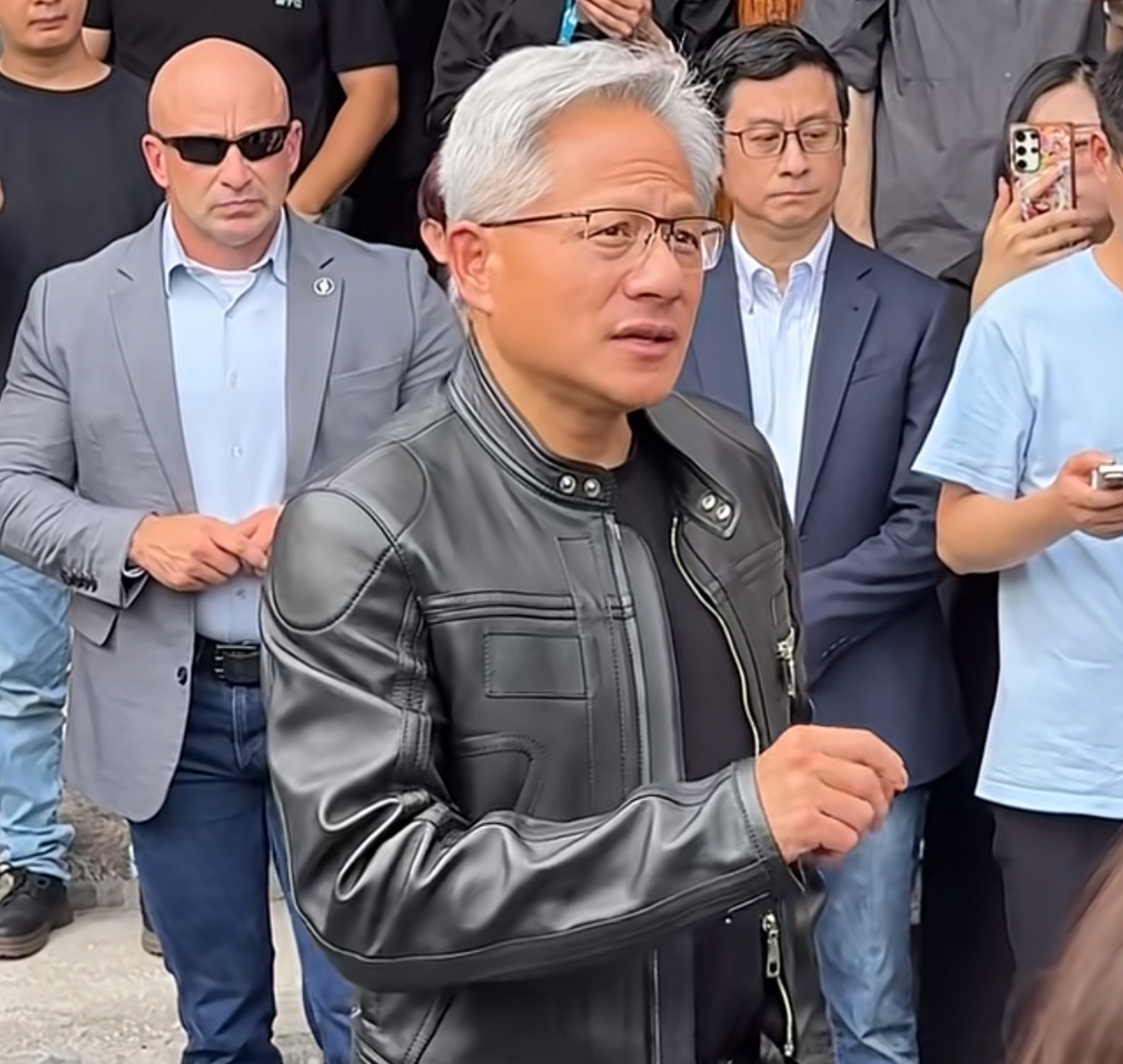 黄仁勋:任何贬低华为的人都极其天真无知