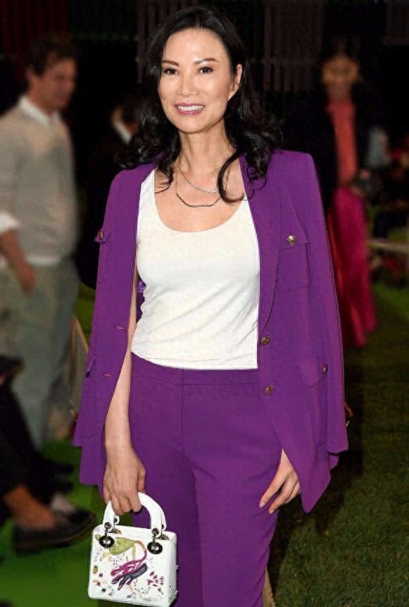 90后东北女孩嫁80岁世界第二富豪,还生俩娃,网友:第二个邓文迪