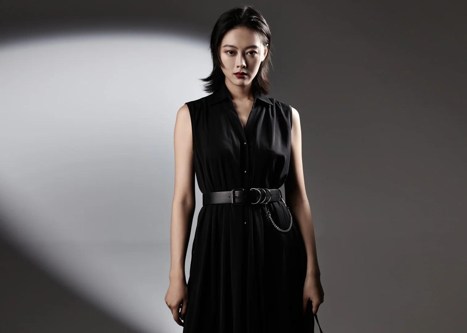 陈道明的女儿陈格，靠唱越剧大红大紫，如今35岁美的惊为天人