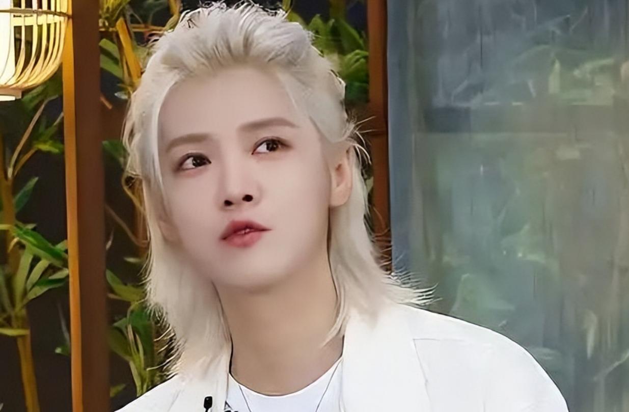 分手传闻仅5个月,鹿晗再次传出好消息,状态不像是失恋的人