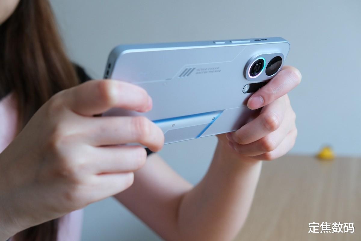 OPPO首款主动散热 K13 Turbo Pro登场,轻薄电竞风