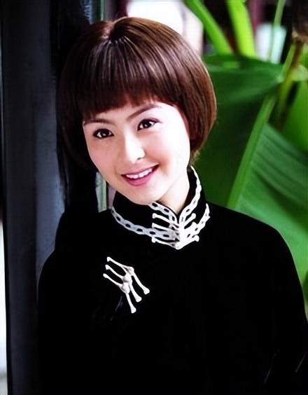 “最干净女演员”被富商苦追10年才嫁,如今和女儿被宠如宝