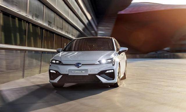 ?这才是价格屠夫！从14.68万降到6.28万，还要啥比亚迪秦PLUS？