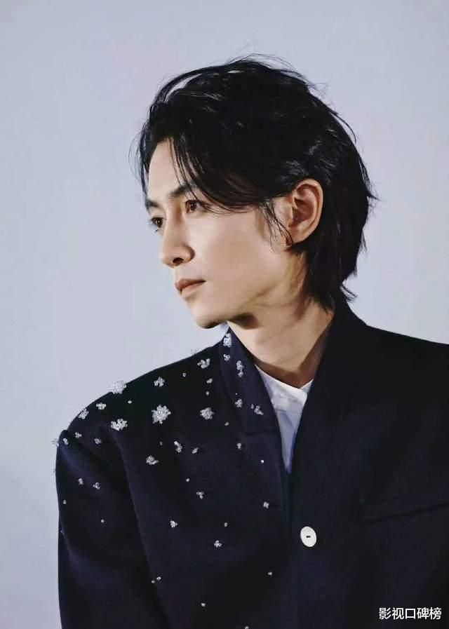 陈晓瘦脱相,脸颊凹陷颧骨突出瘦到认不出,长发造型撞脸谢霆锋