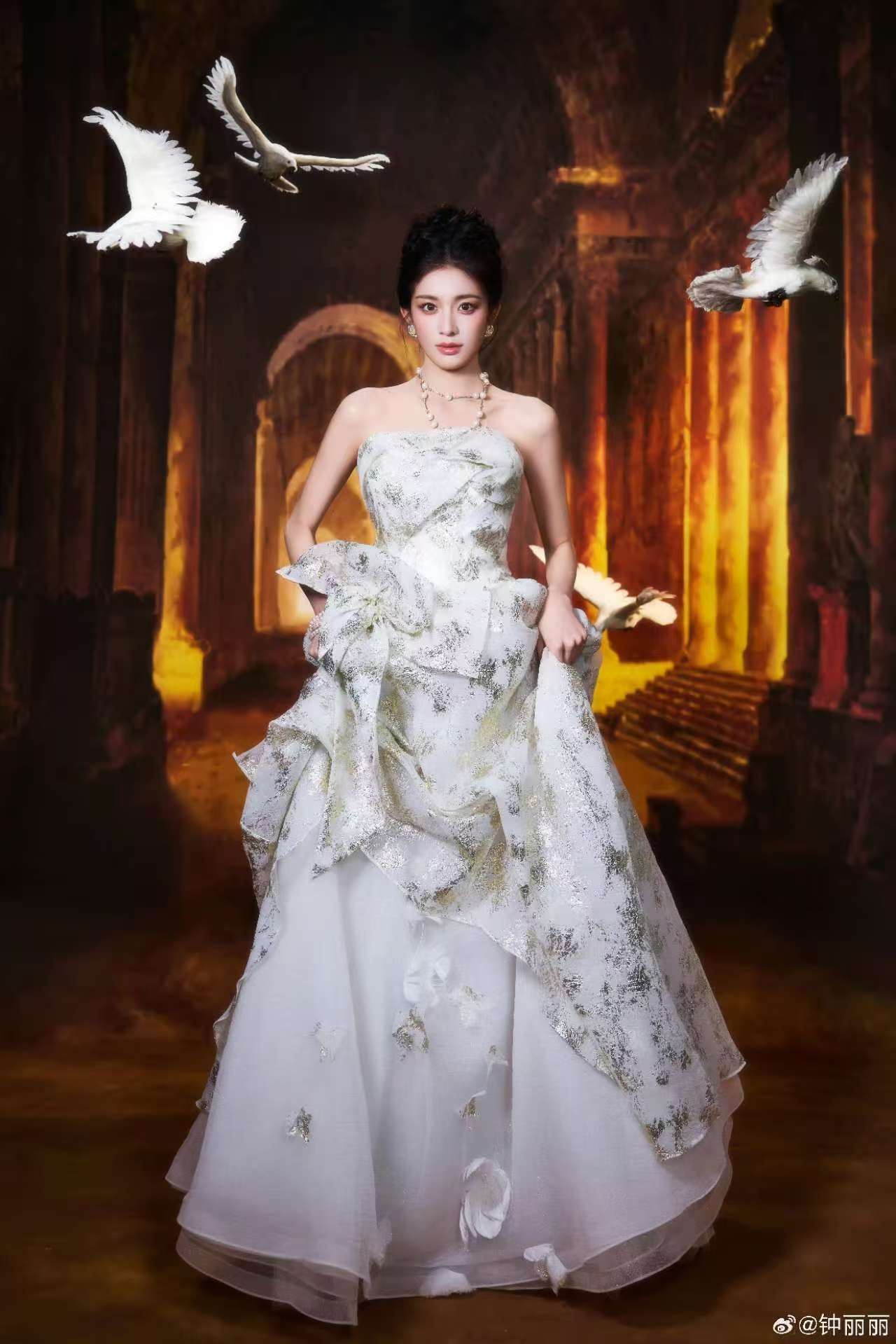 【流金时光,勾勒出优雅轮廓】——钟丽丽