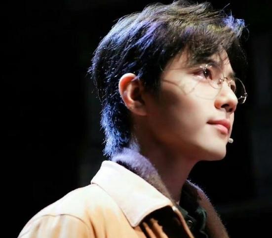 王一博也没想到，肖战会因湾区升明月当天一个特殊举动，口碑暴涨