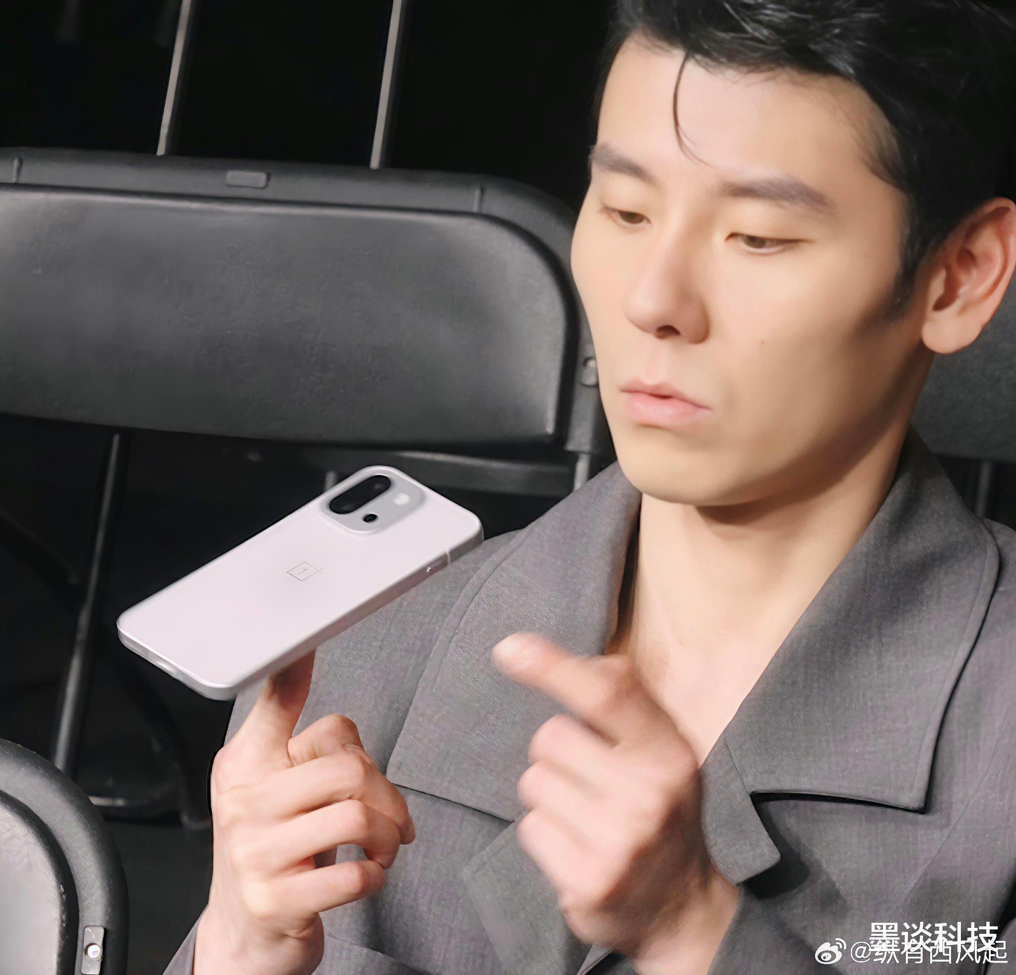 一加13T真机曝光,实现50: 50的重量分布,仅185g!