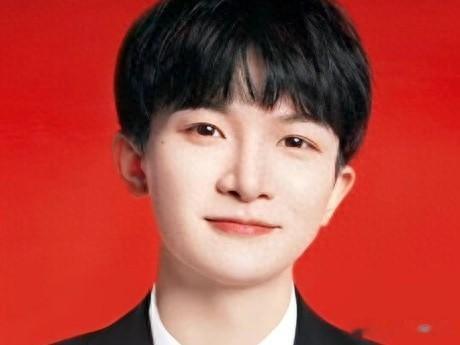 周深提词器仅四字引爆热议：真诚，才是最高级的表现艺术