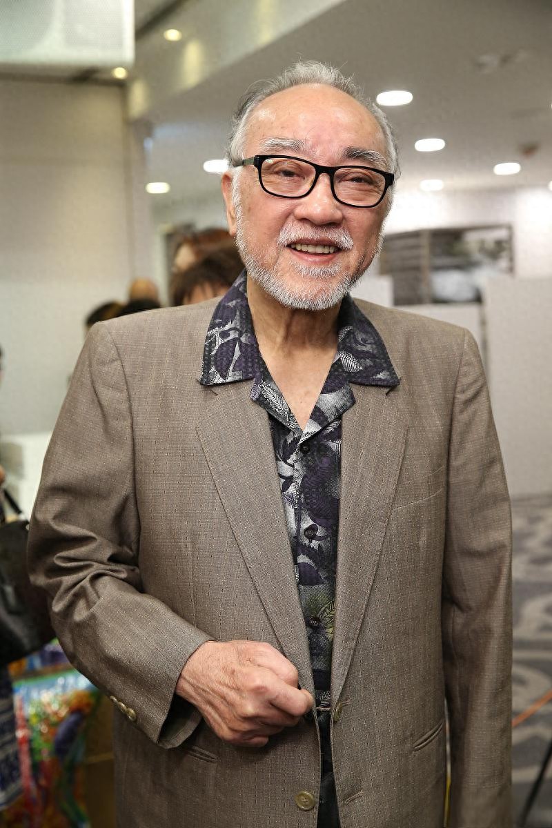 84岁老戏骨独居香港，靠圈内好友接济生活，儿女定居国外很少联系