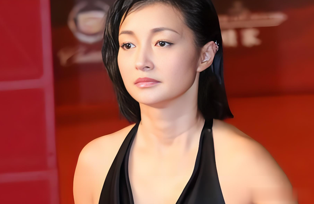 两次拒绝黎明,无视钟汉良示爱,被折磨20年后55岁的她憔悴成大妈