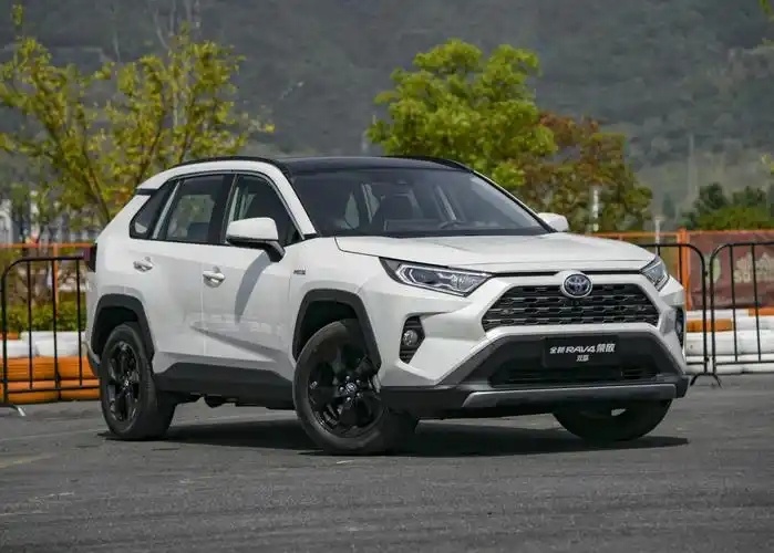 丰田RAV4解析：全系四驱+2.5L混动，智能升级，油耗4.7L，真香
