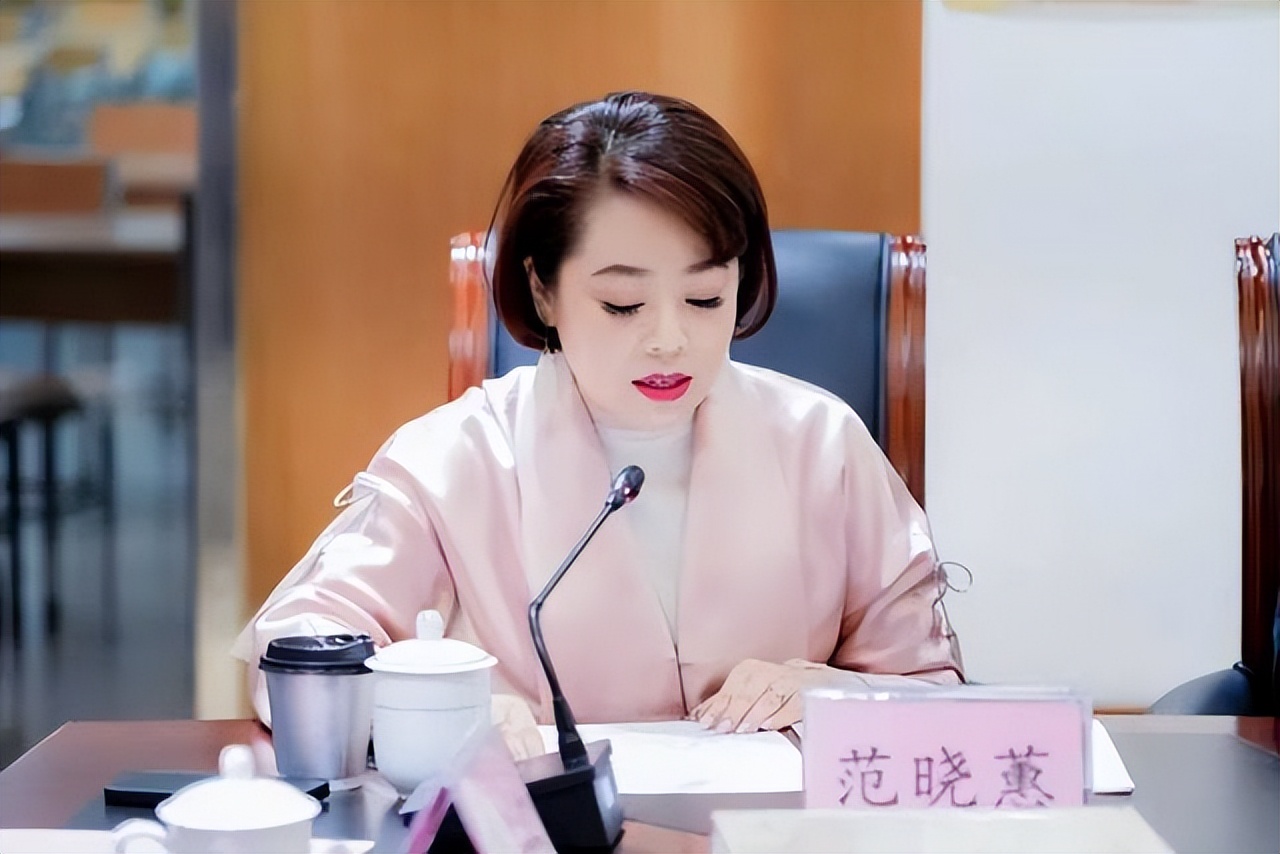 87岁范曾官宣得子喜讯,和娇妻搬入新豪宅!与女儿、继子断绝关系