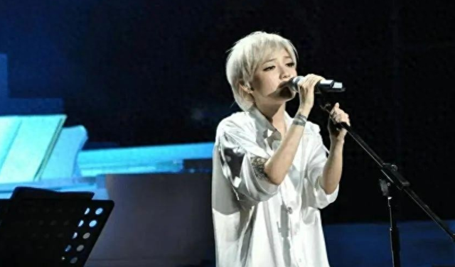 为男友摘子宫,剃寸头打舌环,从影后到魔女:48岁的她活成了这样