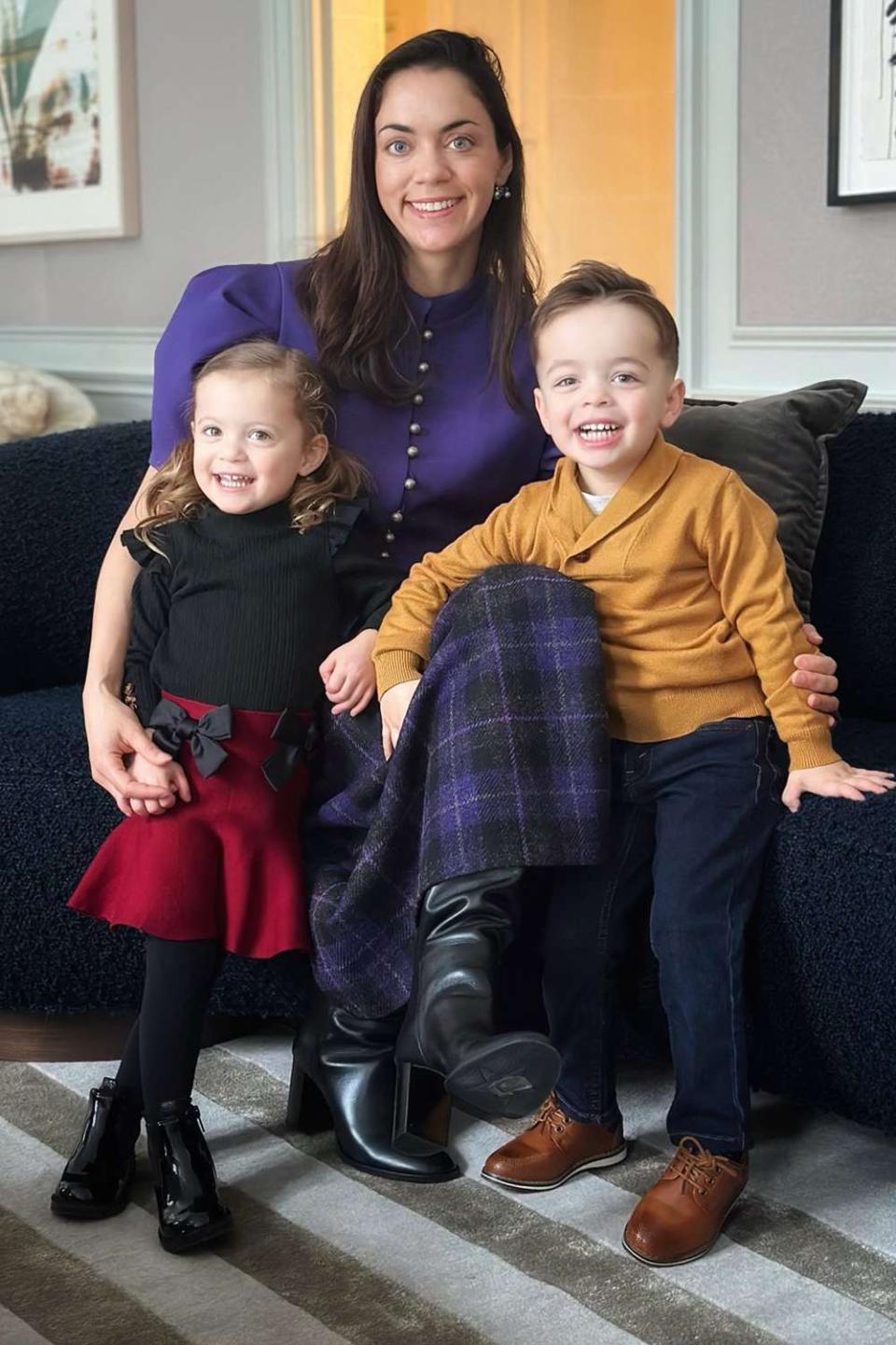 马斯克罕见官宣39岁女友,“我的伴侣希文”,大眼睛高管是四娃妈